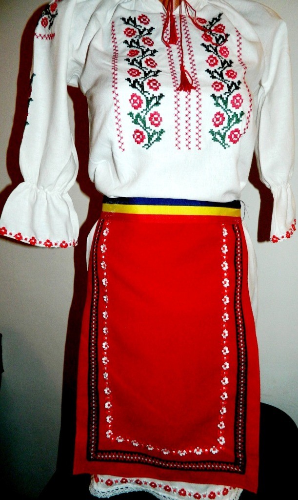 Exemplu de costum brodat din portofoliul atelierului