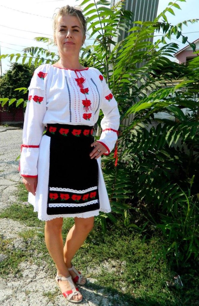 Model de costum pentru femei cu piese coordonate