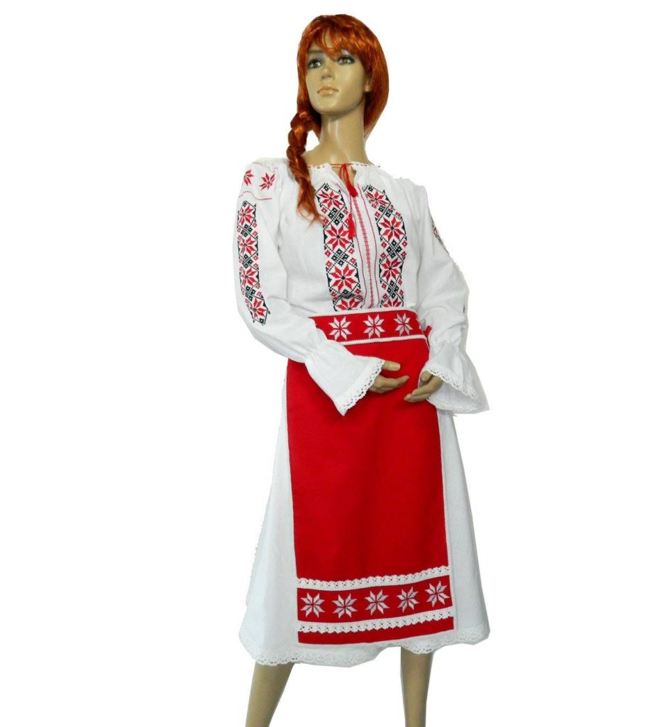 Costum pentru femei fotografiat in portofoliul Bromania