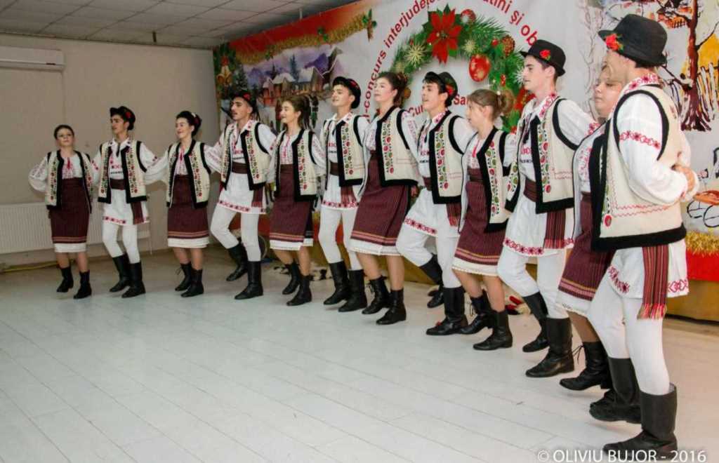 dansuri populare costum