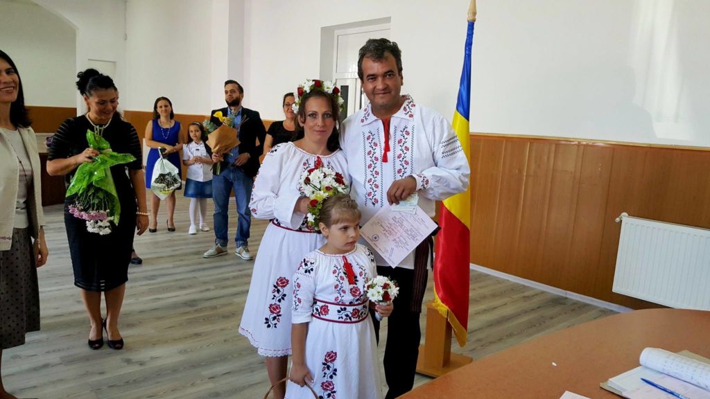 ie traditionala camasa populara (1)