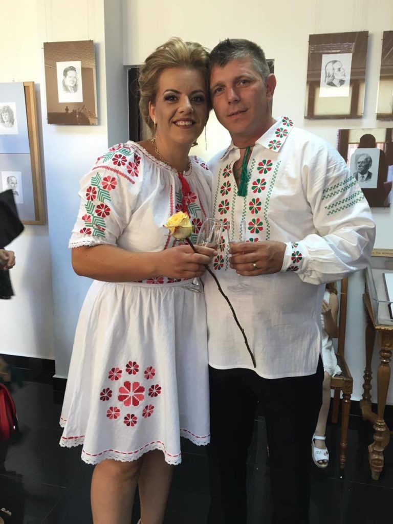 ie traditionala camasa populara (16)