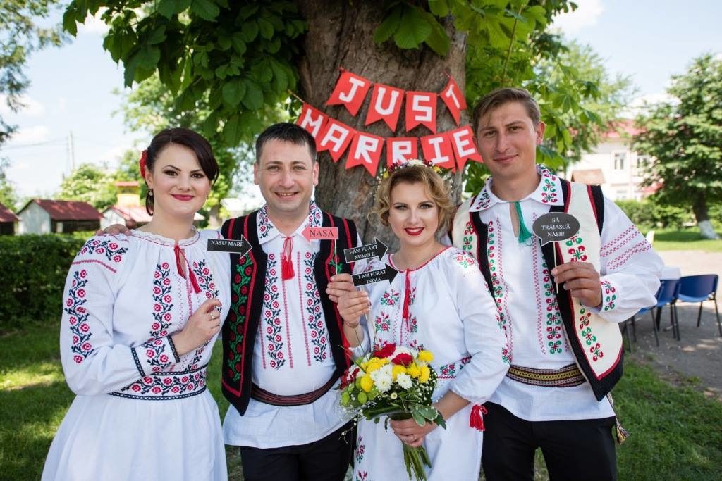 Miri si nasi cu haine traditionale din portofoliul atelierului
