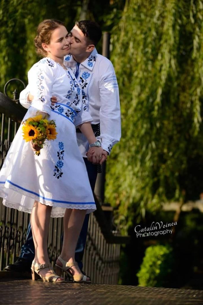 Tinuta cu broderie din galeria atelierului pentru nunta