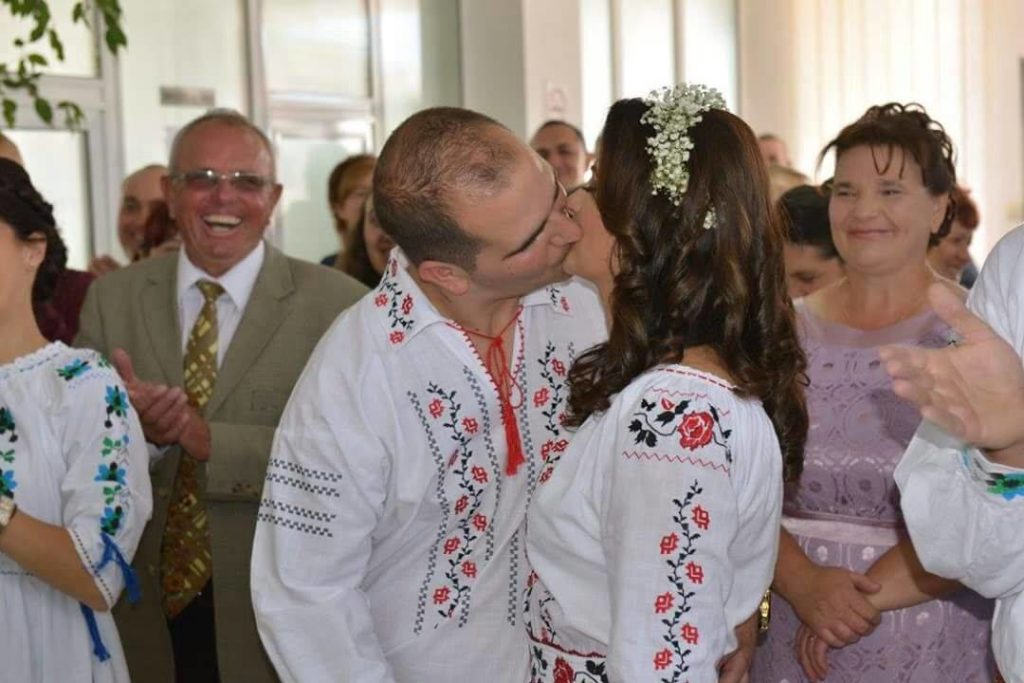 ie traditionala camasa populara (39)
