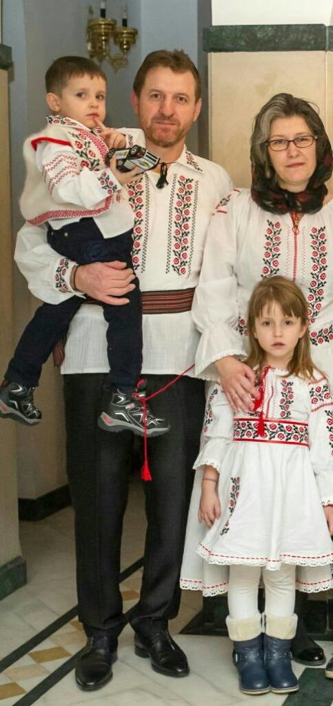ie traditionala camasa populara (40)