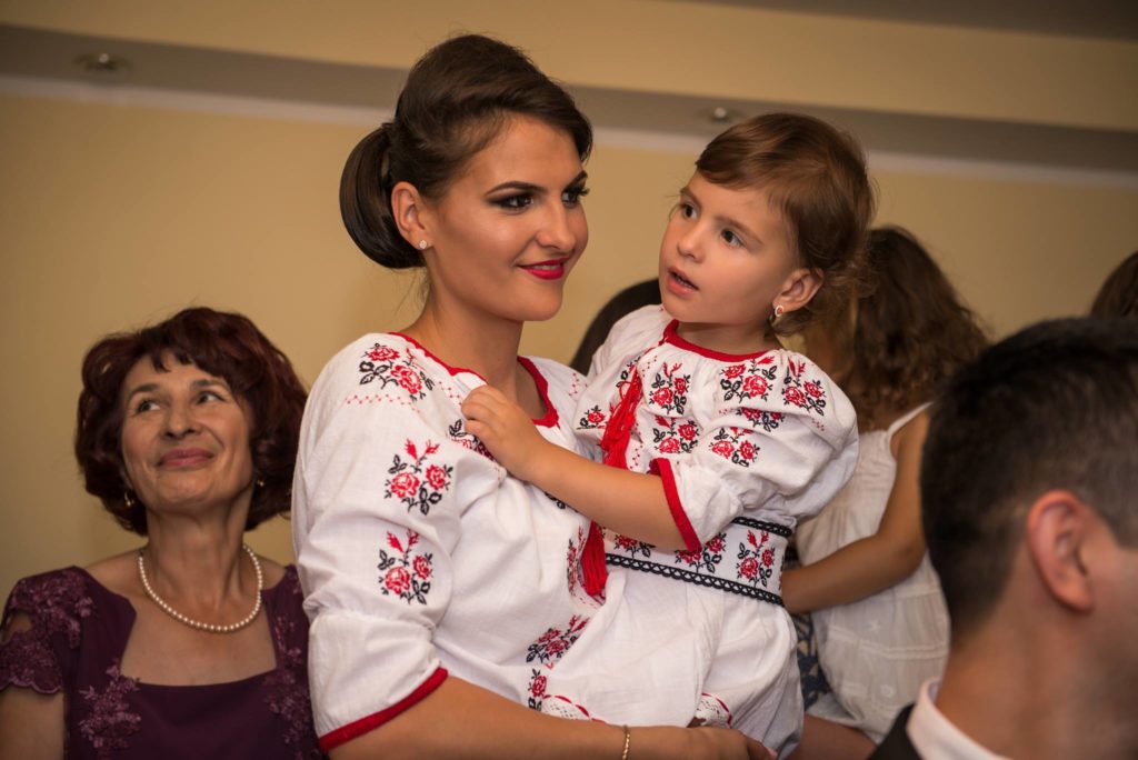 ie traditionala camasa populara (5)