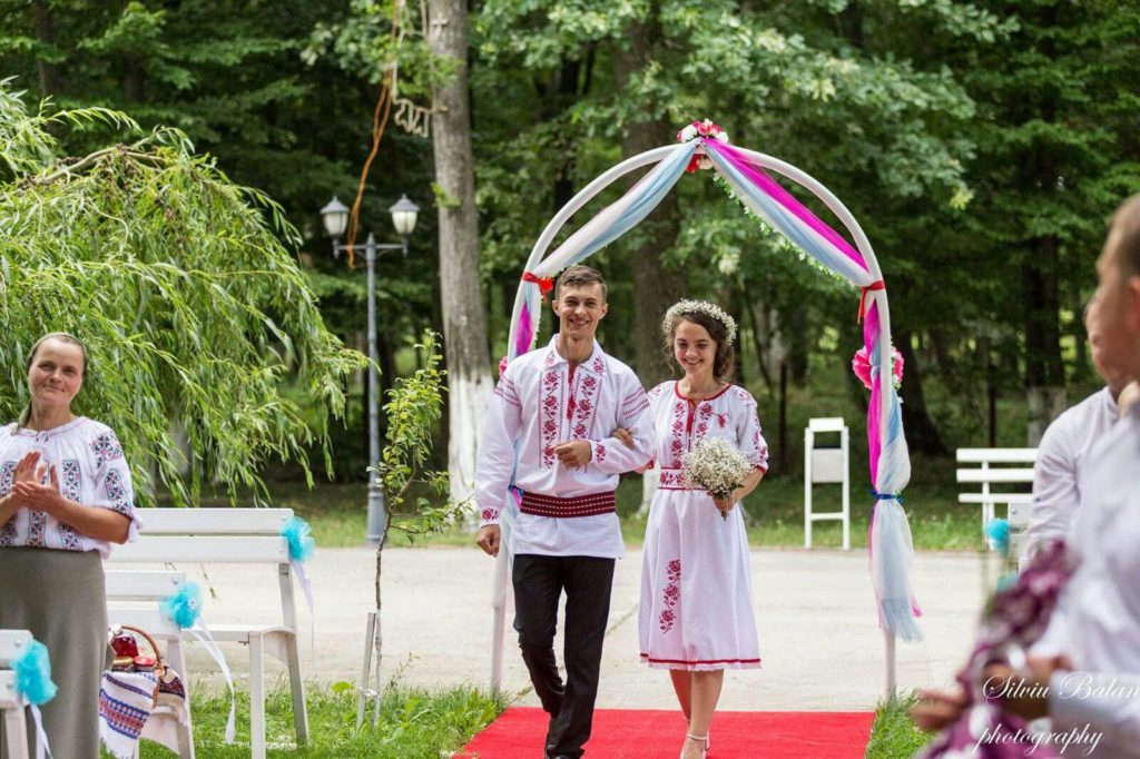 ie traditionala camasa populara (50)
