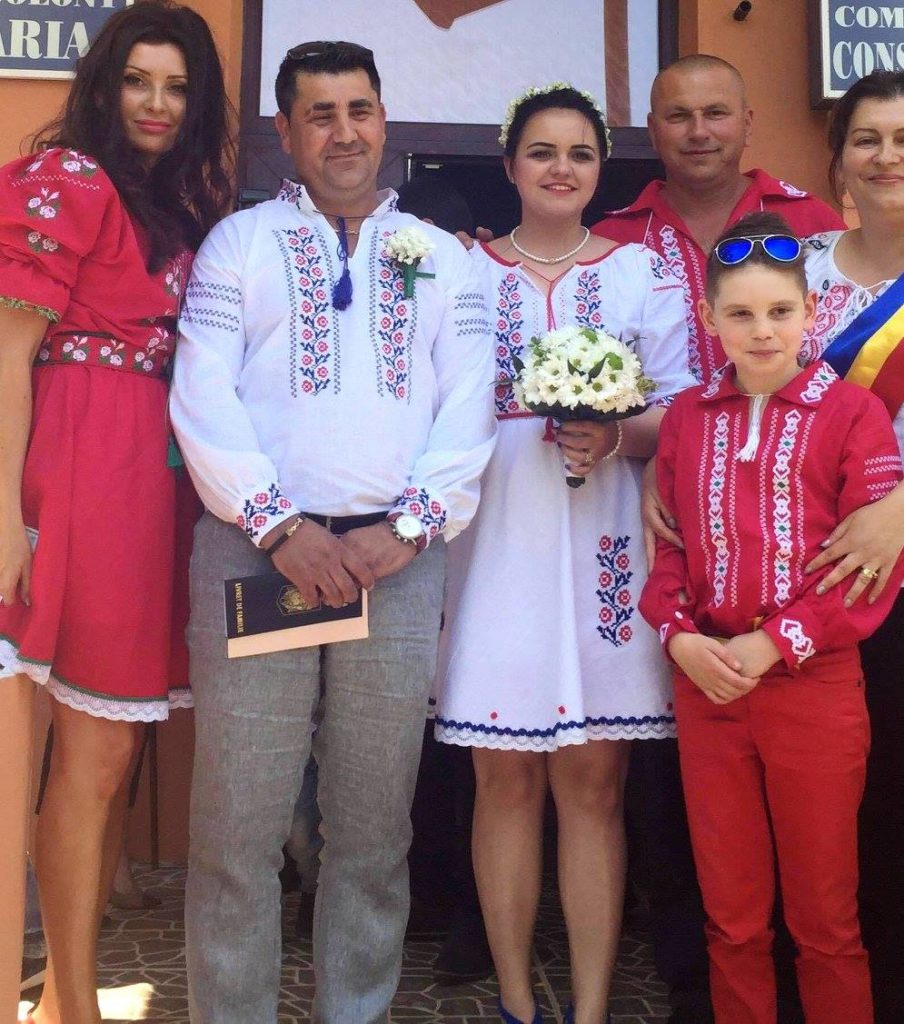 ie traditionala camasa populara (8)