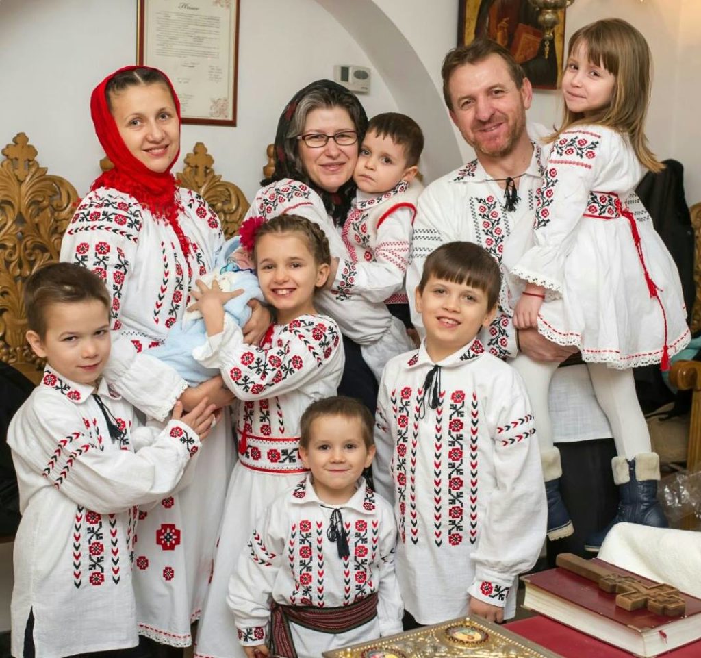 familie costumatie populara