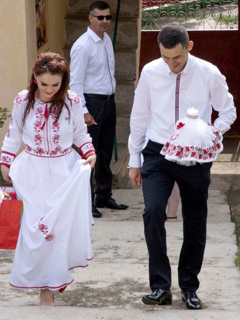mireasa rochie brodata traditional