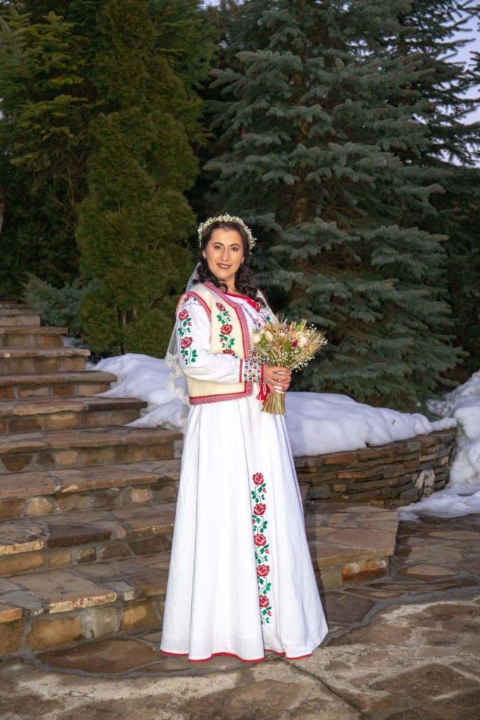 nunta traditionala mireasa haine